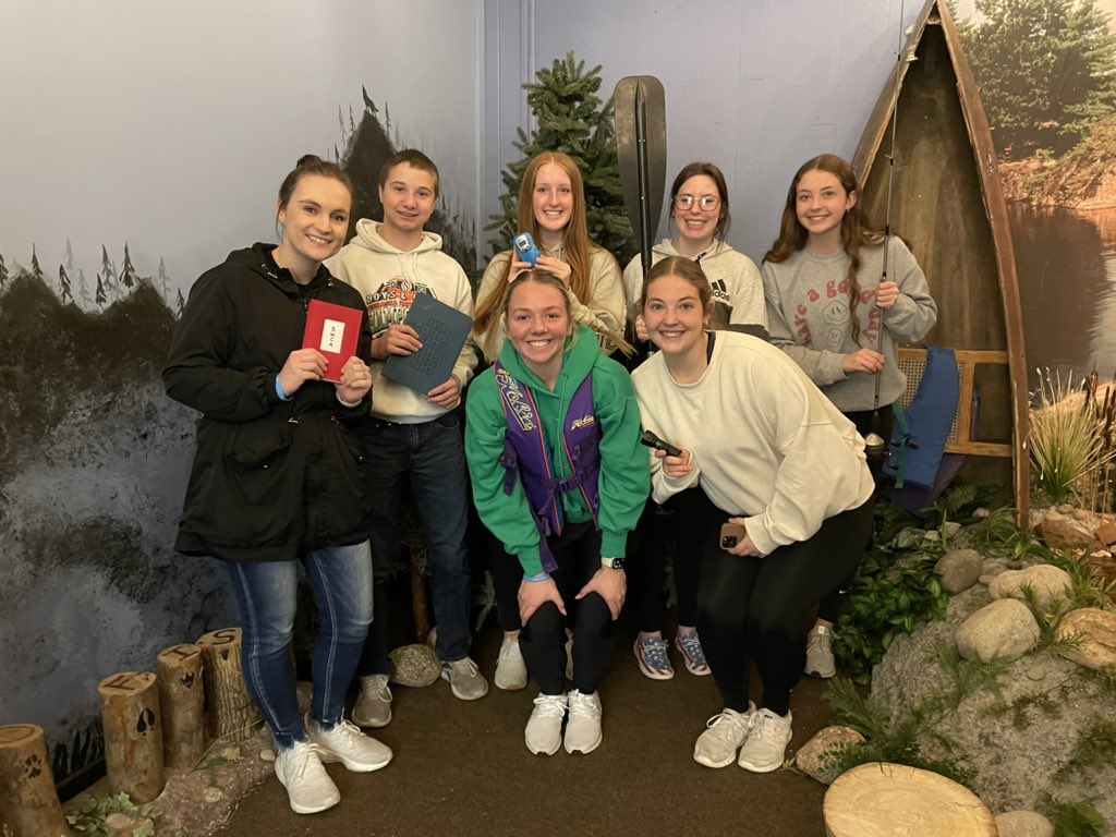 AlspaughKimmie's tweet photo. Student council leadership day! We broke out AND had an awesome lunch! Great group of kids 💕 #StuCo #HPCStorm https://t.co/PZzg3QDt1t