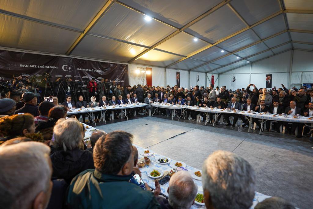 Bugün Millet İttifakı olarak iftar soframızı Malatyalı vatandaşlarımız ile birlikte kurduk.

Acımızı da ekmeğimizi de paylaşacağız. Yaralarımızı birlik ve beraberlikle saracağız.