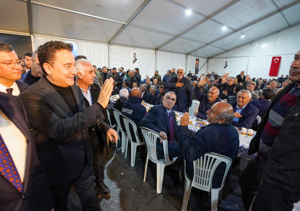 alibabacan's tweet photo. Bugün Millet İttifakı olarak iftar soframızı Malatyalı vatandaşlarımız ile birlikte kurduk.

Acımızı da ekmeğimizi de paylaşacağız. Yaralarımızı birlik ve beraberlikle saracağız. https://t.co/XRuMiXHExo