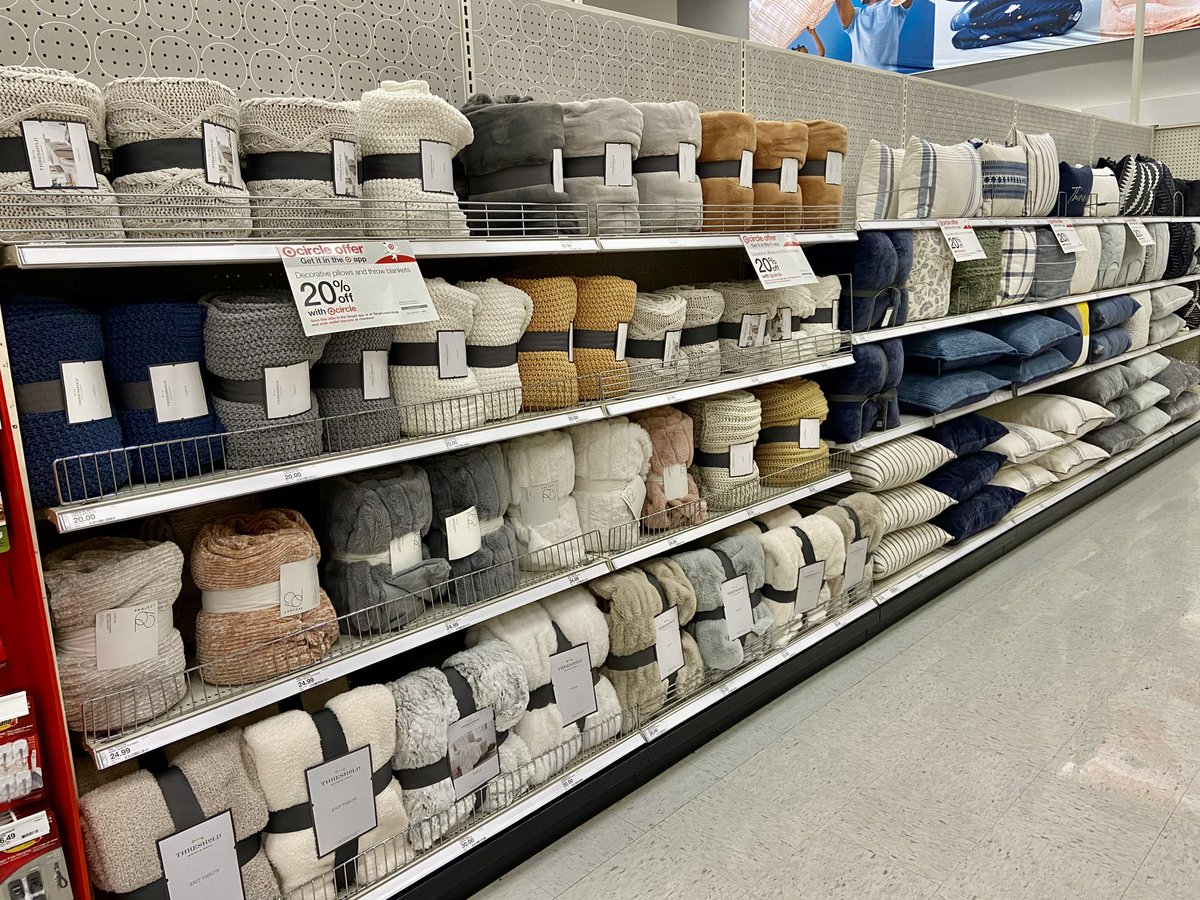 Specialty0927's tweet photo. LOVING these visual standards! Great job VM Alma working with our domestics DBO to bounce back! Time to SELL!! @AmandaSully01 #ProudETL #VisualStandards #Home #Domestics https://t.co/xbzbrlIRNk