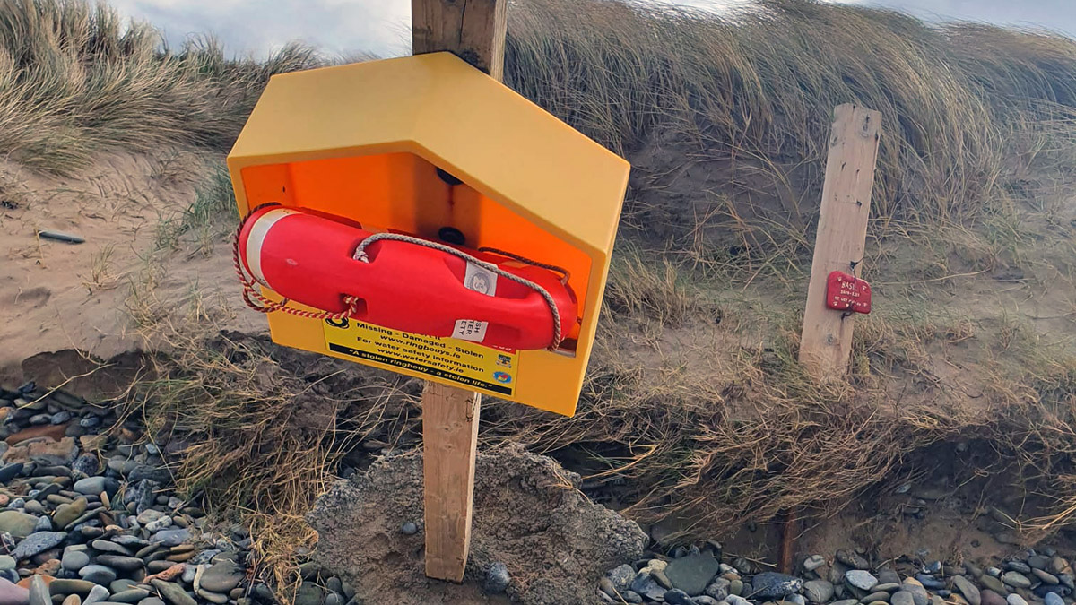 BannaRescue's tweet photo. High astronomical spring tides and strong south westerly winds (reaching gale force at times) have damaged a number of ringbouys. Crews have been monitoring the situation and will continue to do so over the weekend. 

#watersafety #wildatlanticway #dune #erosion #coastal #Kerry https://t.co/T9YK8CzLCQ