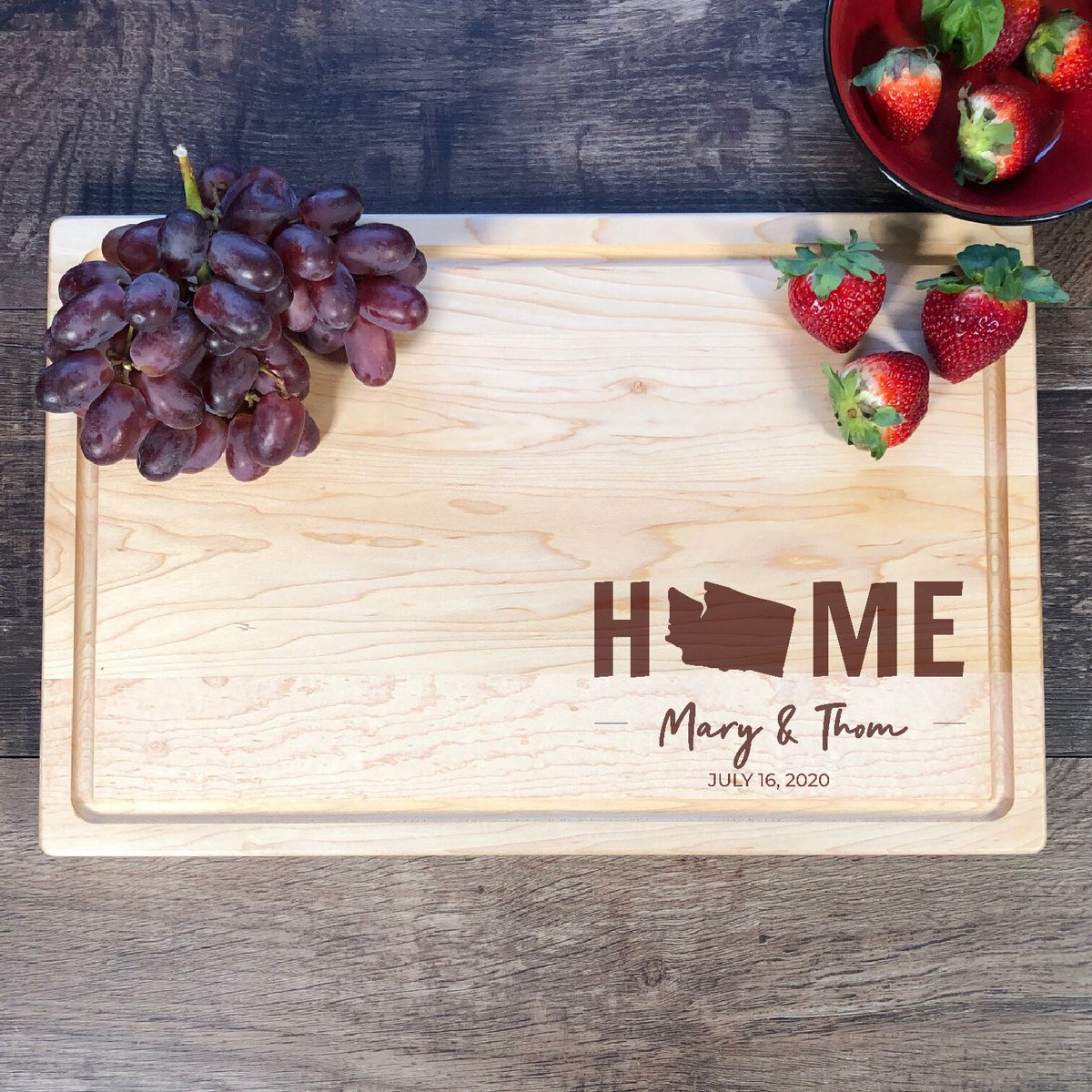 Realtor's Gift. Thanks for the kind words! ★★★★★ 'My clients literally loveddd this gift! I highly recommend!' Yulie etsy.me/3JFPQQV #etsy #housewarming #wood #cuttingboard #housewarminggift #closinggift #realtorgift #newhome #marketing #giftfromrealtor