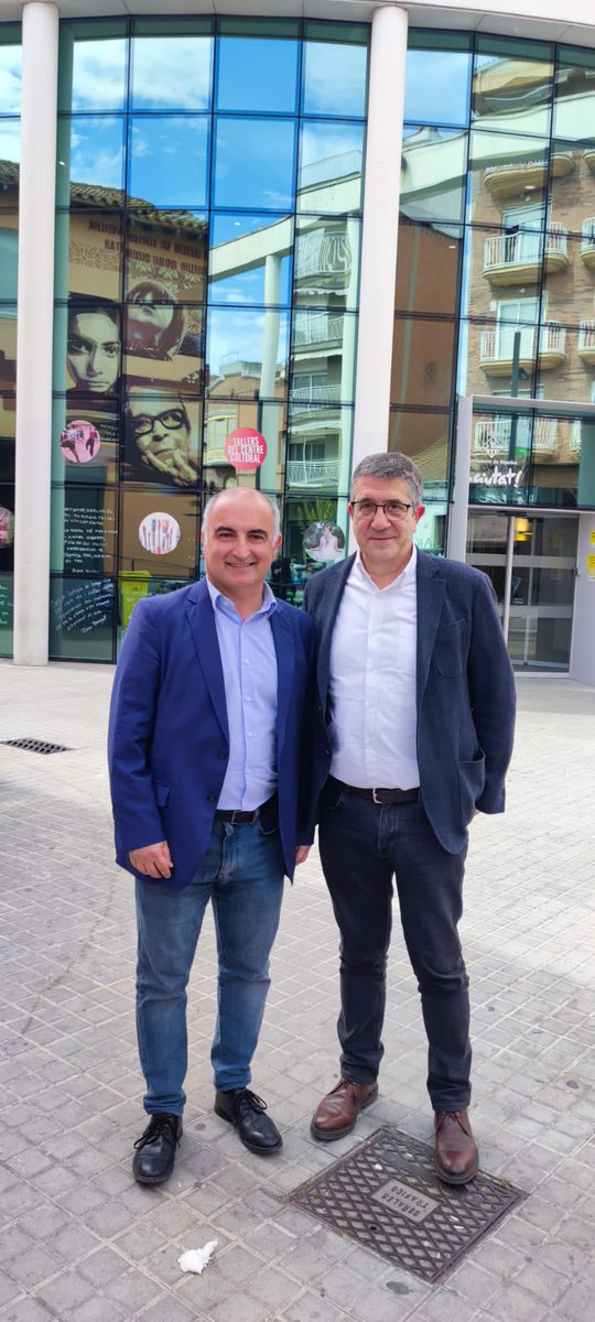 PSCRIPOLLET's tweet photo. 🙌🏻Avui hem passejat per #Ripollet amb @patxilopez.
👉Hem visitat els comerços i el mercat de #Ripollet, parlant amb els veïns i veïnes.
➡️Seguim a peu de carrer escoltant-vos.
#estimemripollet
#activemripollet https://t.co/DVamru2g36