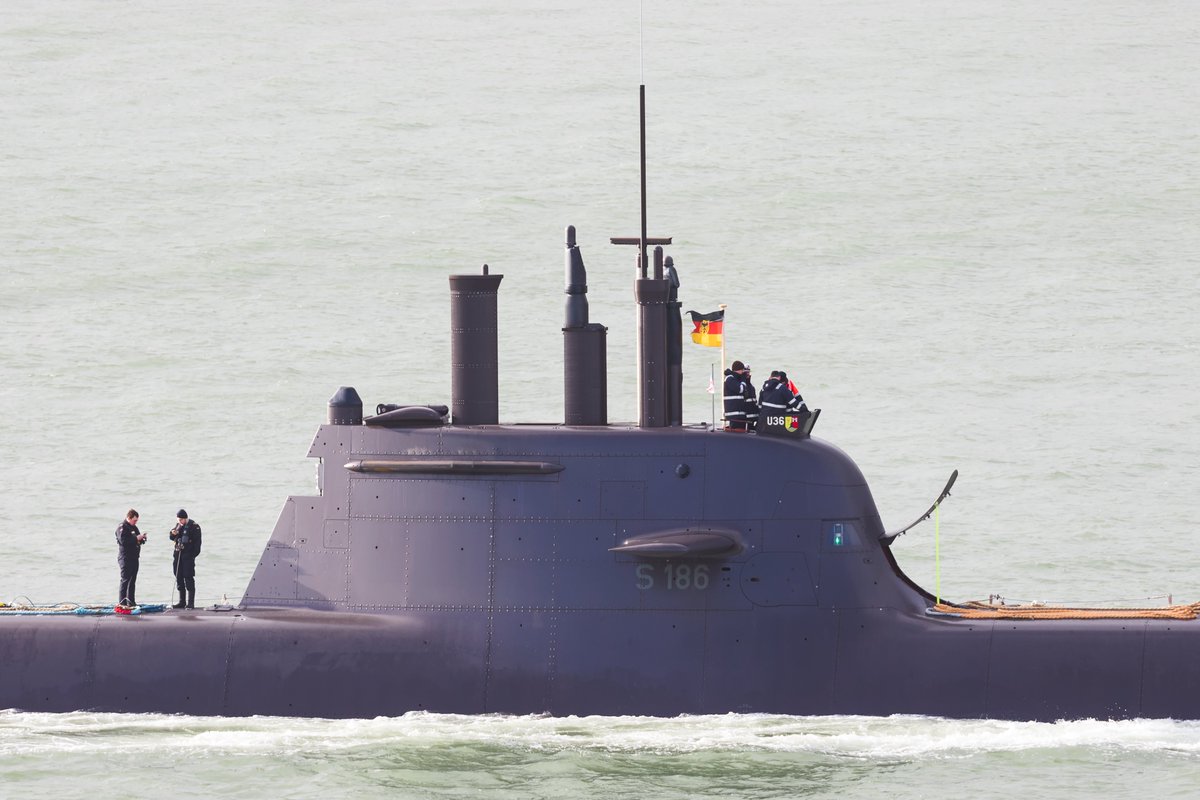 AllanWarships's tweet image. Having missed her arrival last week, I wasn't missing this mornings return to @HMNBDevonport, in for the weekend after playing the hunter &amp;amp; hunted is German Navy @deutschemarine's  incredible #Type212A Submarine #U36 #S186