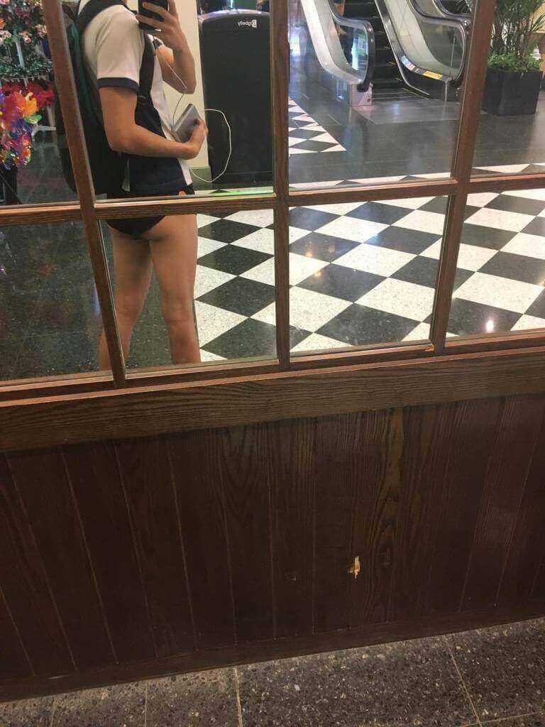 ashpotent's tweet photo. Back when Jurong Point still has this mirror😂 https://t.co/EN6w5pl6zj