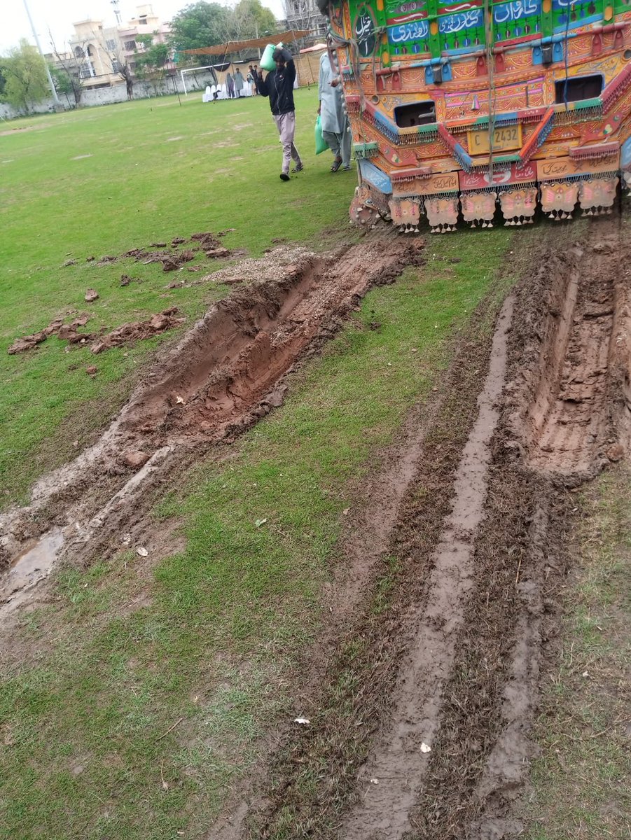 TheBriefScript's tweet photo. @DCRawalpindi @GovtofPunjabPK @CommissionerRwp It is humbly requested to move this point to some other place as the only national football stadium in rwp is being ruined due to this activity. https://t.co/mtHgar163G