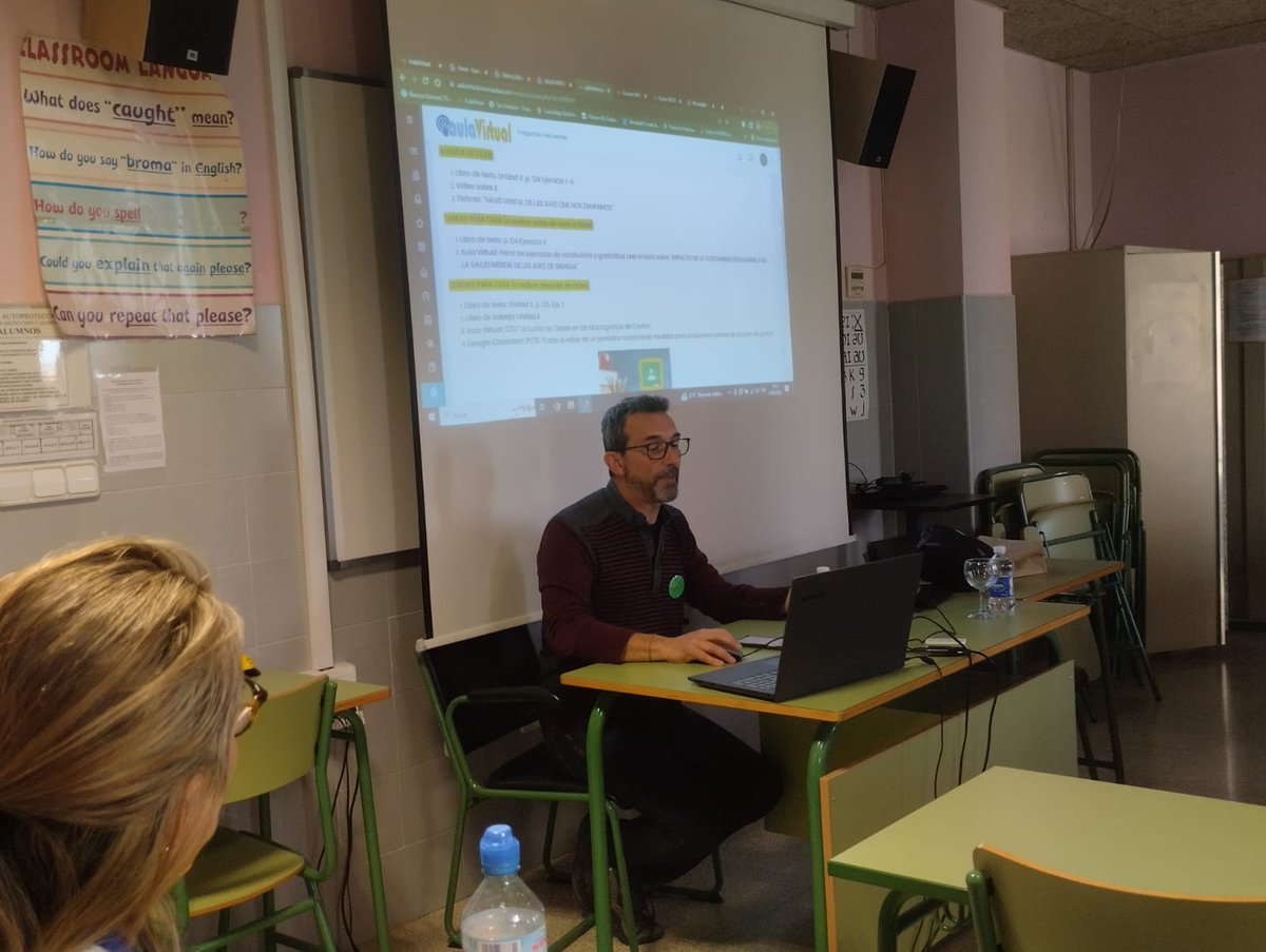 EOICartagena's tweet photo. Vicente Soler nos habla sobre cómo maximizar nuestra  Aula Virtual #EOIdiomas https://t.co/QEh1HsT5br