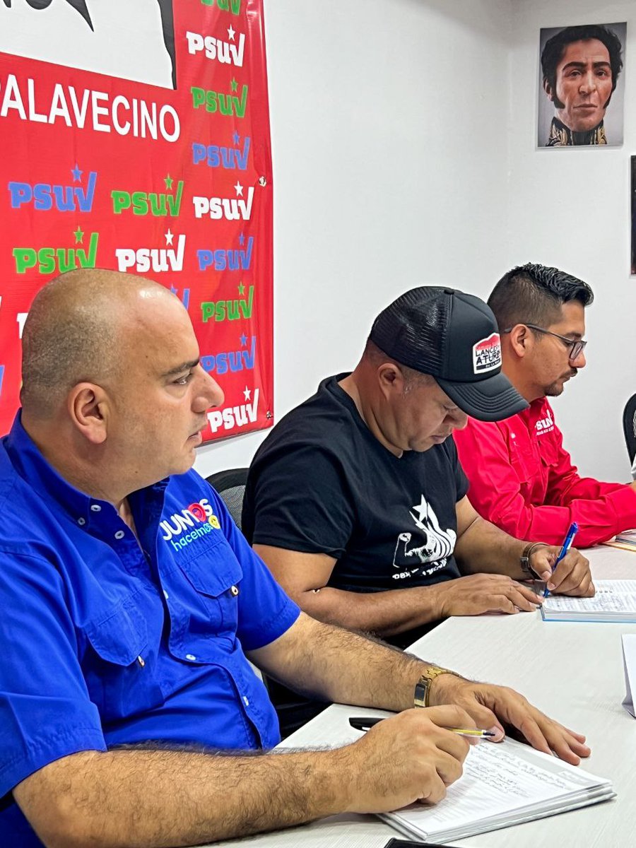 Reunida en Lara con alcaldes y alcaldesa junto al gobernador  <a href="/AdolfoP_Oficial/">Adolfo Pereira Gobernador</a> y el Viceministro de Educación <a href="/vicent_carvajal/">Vicente Carvajal</a>  
 
Con moral en alto, fijamos posición #UnidosContraLaCorrupción en apoyo a las medidas emprendidas por el Presidente <a href="/NicolasMaduro/">Nicolás Maduro</a>  
 
#24Marzo