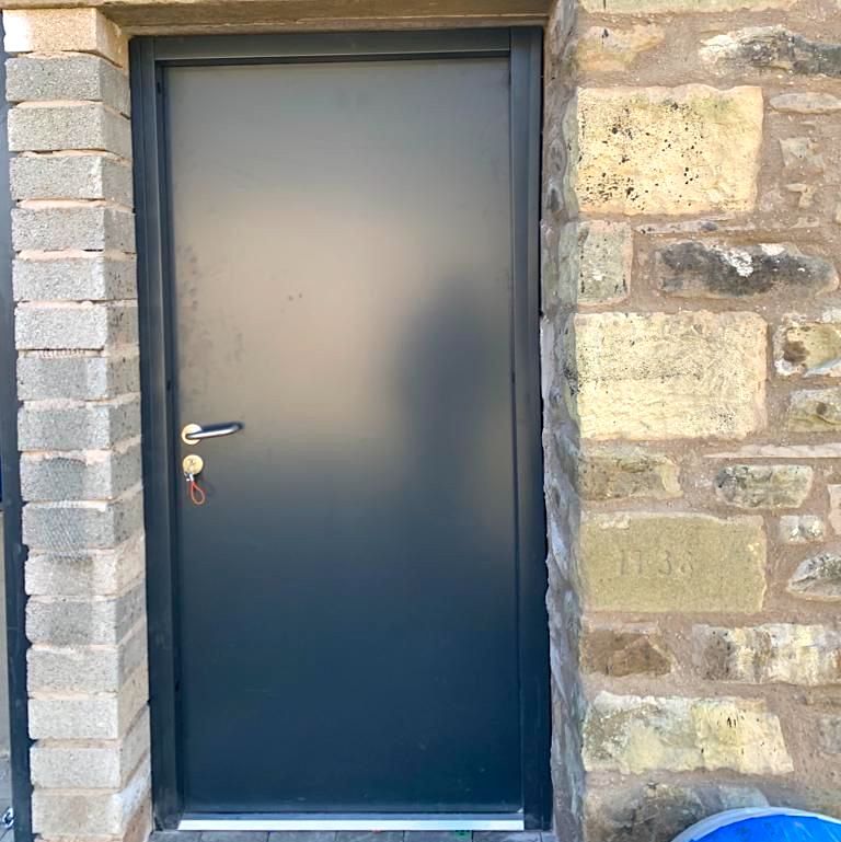 GatesLivewire's tweet image. Security doors with intercom access control, entry and exit control  | Livewire Garage Door, Electric Gate, and Awning Specialist.

| Established 20 Years in Darlington | 🔐💪 #securitygate #commercialgate #darlington | Learn more and reachout livewiregates.co.uk/parking-barrie…