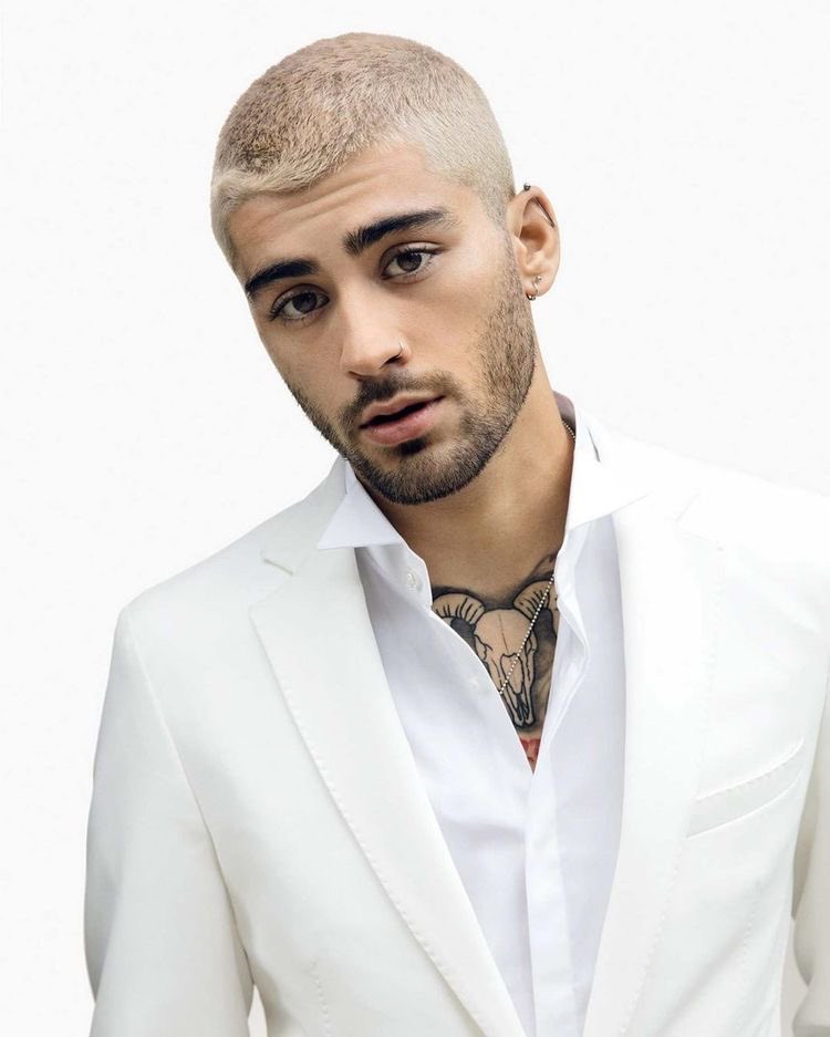 tracklist's tweet photo. Selena Gomez e Zayn foram vistos juntos em um restaurante, segundo a revista People. 

Os cantores supostamente estavam de mãos dadas. https://t.co/VhNsJmemQ8