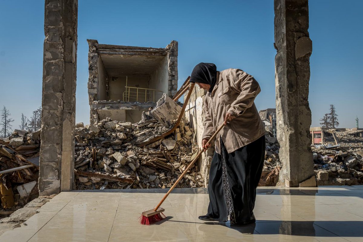 UNDP's tweet photo. Women peacebuilders are essential crisis responders and key contributors to community needs.
How can we support frontline Mental Health and Psychosocial Support providers’ own wellbeing?
👉 Read our new #InnerPeacebuilding story: https://t.co/7SiOubszvp https://t.co/J16d2g8bd0