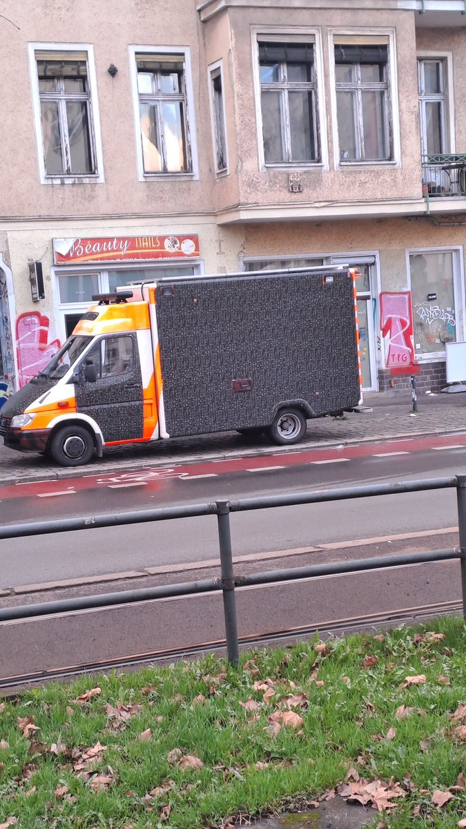 Krankenwagen Erlkönig. Gut getarnt, ich Adlerauge hab ihn trotzdem erkannt!