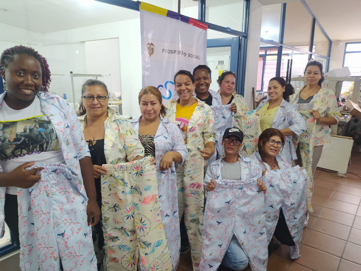 Fusinger1's tweet photo. avanza exitosamente el programa de fortalecimiento de capacidades para la población en confecciones en valle y tolima 1200 beneficiarios gracias a @ProsperidadCol @cielo_rusinque #GobiernoDelCambio #oportunidadesparaelcambio #confecciones #empleabilidad #superacionpersonal #mujer https://t.co/qbZqZydCtr