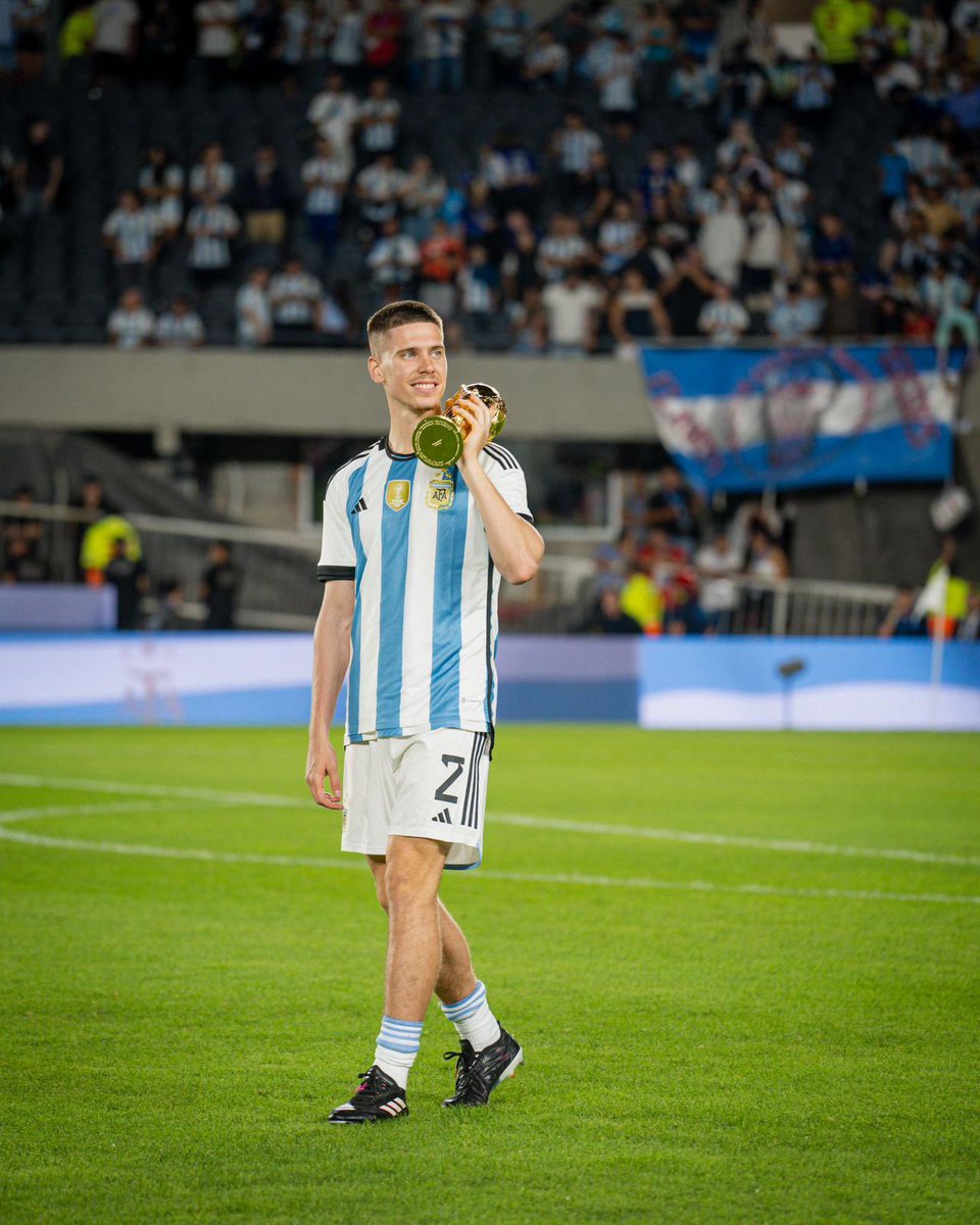 Lo que vivimos anoche fue increíble. Una vez más, la pasión y el cariño de nuestra gente nos hizo emocionar. Gracias de corazón a todos 🇦🇷💙🏆 @Argentina