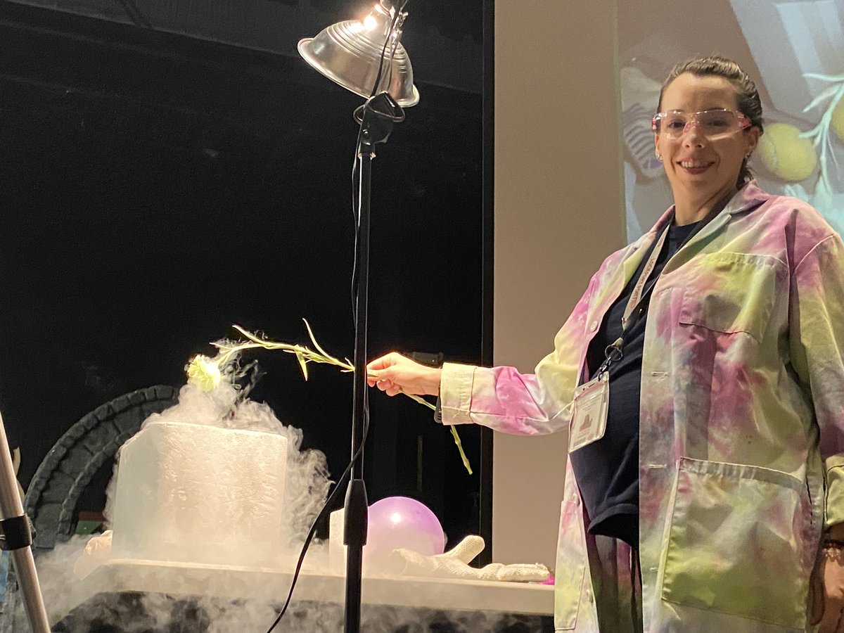 LthsScience's tweet photo. Friday Chemistry Fun! Porter chemistry students gathered in the auditorium to learn about the interesting property effects of liquid Nitrogen. Science can be really cool! Roughly -190 celsius to be exact! @LockportHS205 #lthsscience #togetherwesucceed #porterpride https://t.co/sQP1b5ymCm