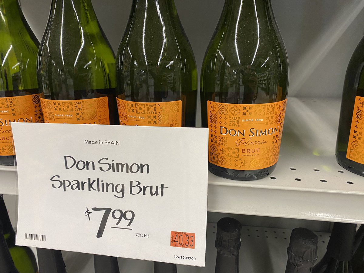 C_So_Ba's tweet photo. #DonSimon con burbujas 😳😳😳 https://t.co/CyWk0uiDUU