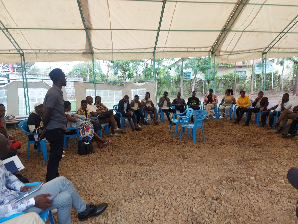 DAbrahamB's tweet image. Earlier today Mr. Severiano from @Maseno_Uni talked to the research assistants on what would be required of them during next week's training @Wanavijiji_sdi 
#CoProductionOfKnowledge
#VulnerabilityMapping