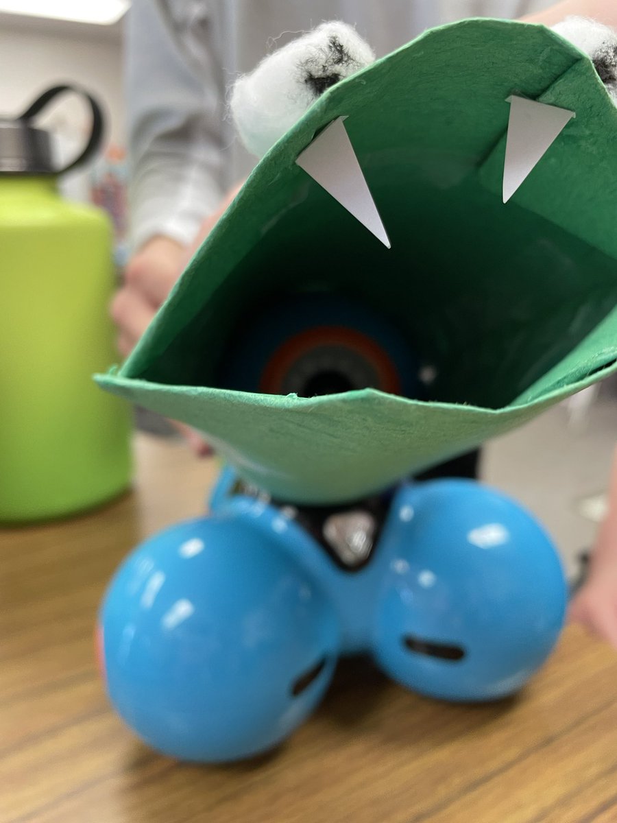 Rosielivenlearn's tweet photo. 4th graders show their mastery of coding while working in teams on an ecosystems challenge with Dash the robot from @WonderWorkshop! ๐ค๐ป๐ฟ๐ฆ #STEMeducation #EcosystemExploration #CodingSkills #WonderWorkshop @APSscience @APSVaSchoolBd @ArlingtonPublic @APS_STEM https://t.co/ybZP3v5EGB