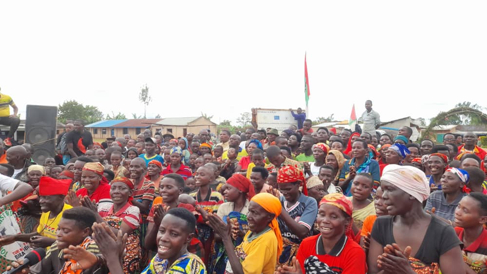 CnddFddButanyer's tweet photo. #Burundi 24/3/2023
Imitumba ya #Masama2,#Bushoka,#Nyarurambi,na #Gitamo na #Nyamitanga ,niho umunyamabanga wa @CnddFdd muntara ya #Kayanza yagendeye muri komine #Muhanga akaba  yahakiriye  abanywanyi bashasha 5.Muminsi 48 akaba agendey imitumba 237/262 igize intara.
@R_Ndikuriyo https://t.co/IzcTdJN1MC