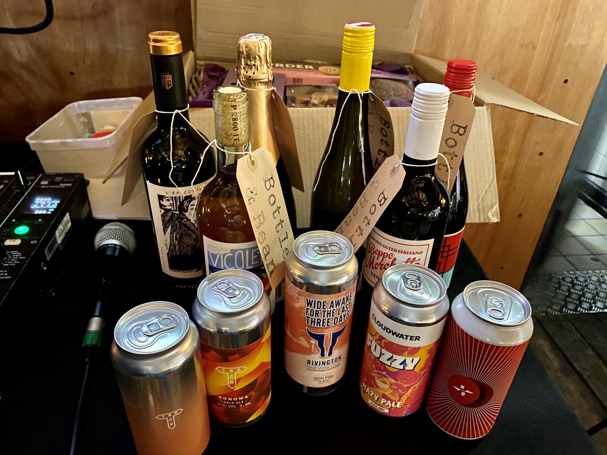 FroesPaul's tweet photo. Generous raffle prizes donated by @IDASOLtd from @bottle_and_bean  @TracsisTaDS with money raised going to @TransaidOrg https://t.co/mhxcrTEKm4
