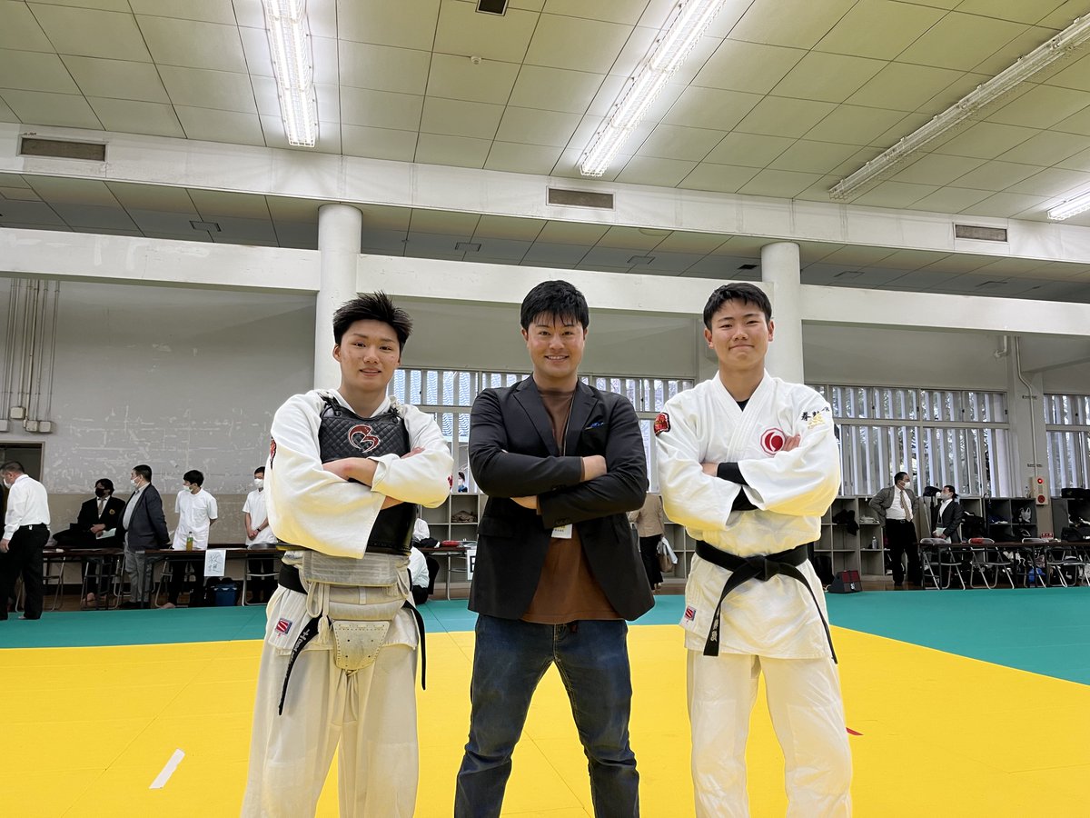 matsuxaki's tweet photo. 控えめにいって最高…
前日フェイスオフに
立ち会えて良かったです。
立派な息子さんです!
全国準V、おめでとう御座います!
7月再戦まで、負けなしで!
#viva
#日本拳法
#チャンピオン
#ツチヤタイセイ
#準V
#ヤマダタイキ
#TvsT https://t.co/jZs2B03vmU