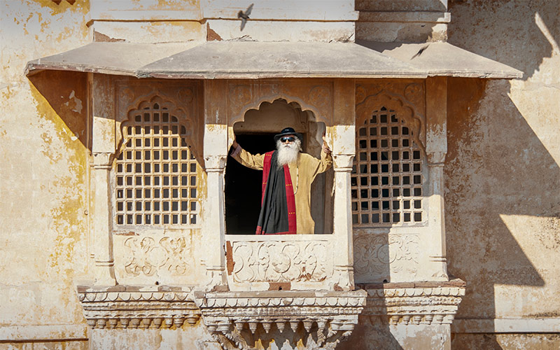 SadhguruJV's tweet photo. Most people are trapped in limitations of their own making, not realizing they have locked themselves in. #SadhguruQuotes https://t.co/epi2AcT1Cq