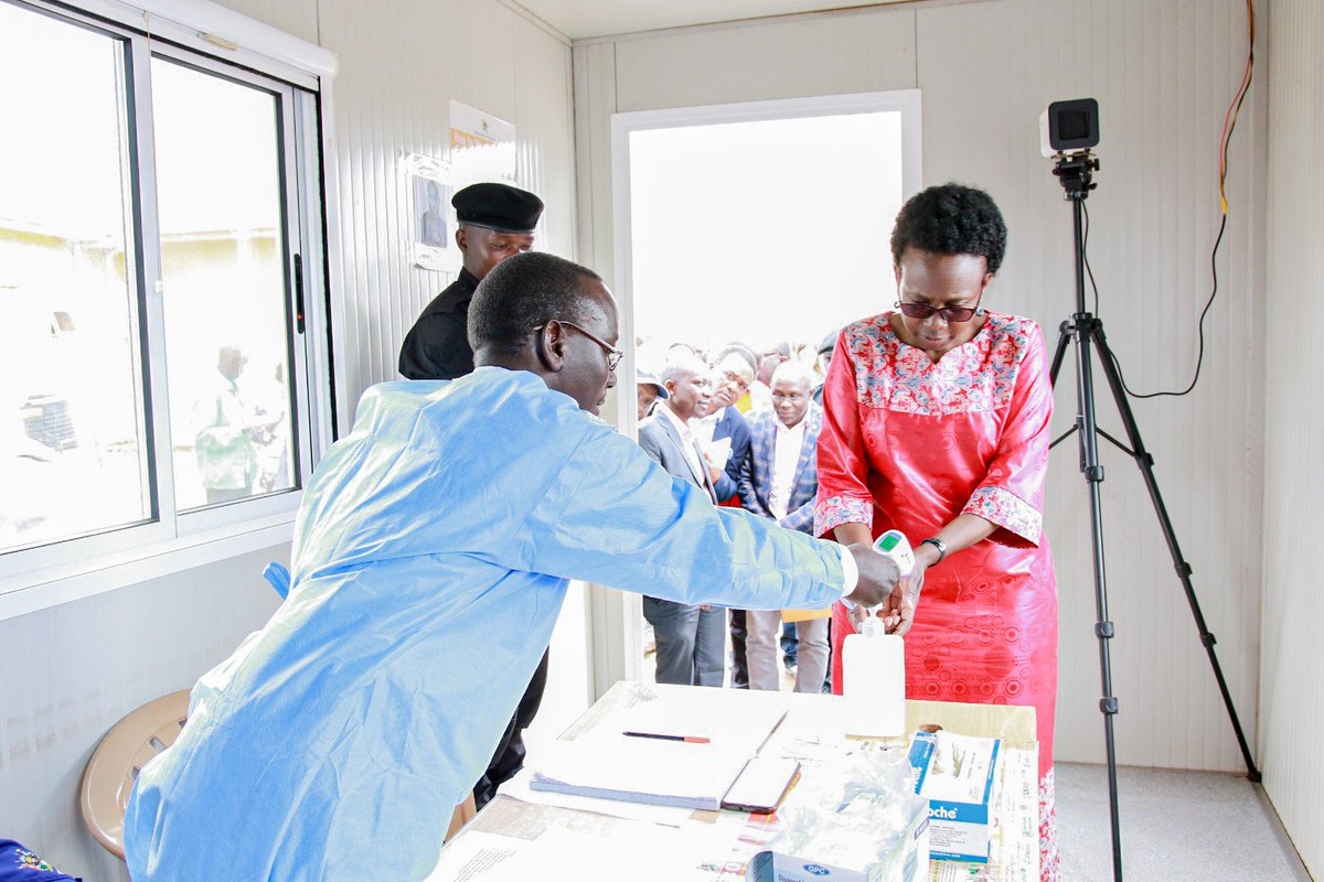 WHOUganda's tweet photo. Following confirmation of
#MarburgOutbreakInTanzania, @WHOUganda &amp; @MinofHealthUG led by Hon. @JaneRuth_Aceng are conducting a readiness assessment of #Mutukula border point as a measure to curb the virus from spreading to Uganda. https://t.co/zu8l0HTChL