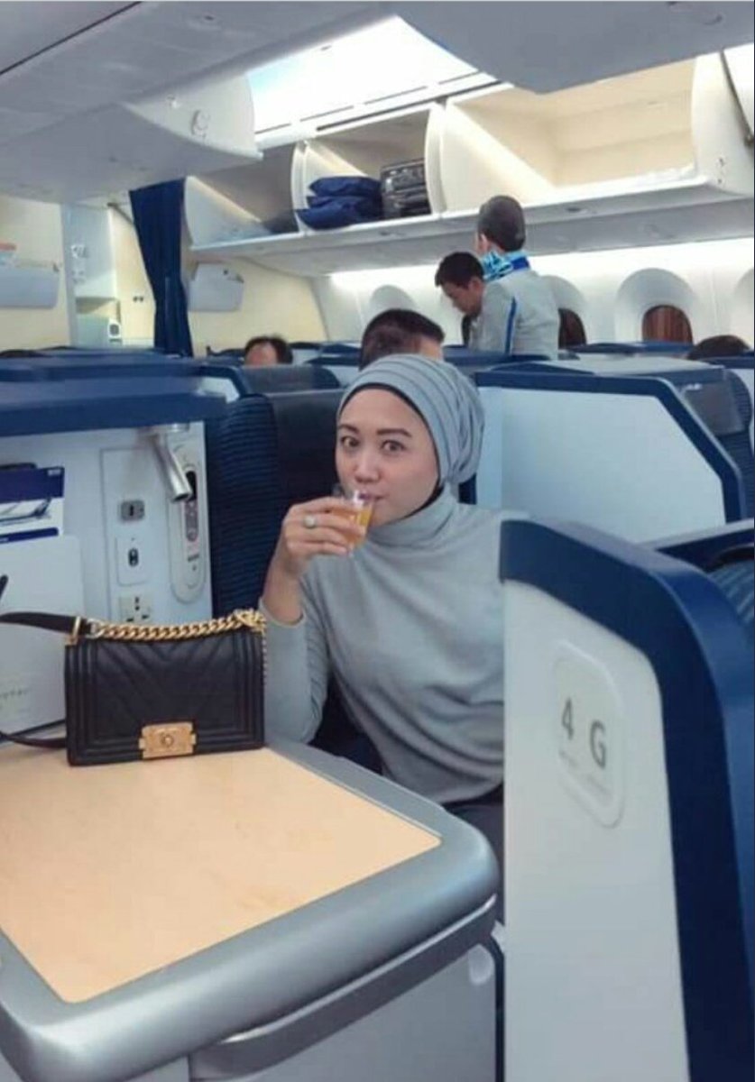 Tebak isteri pejabat siapa nih?