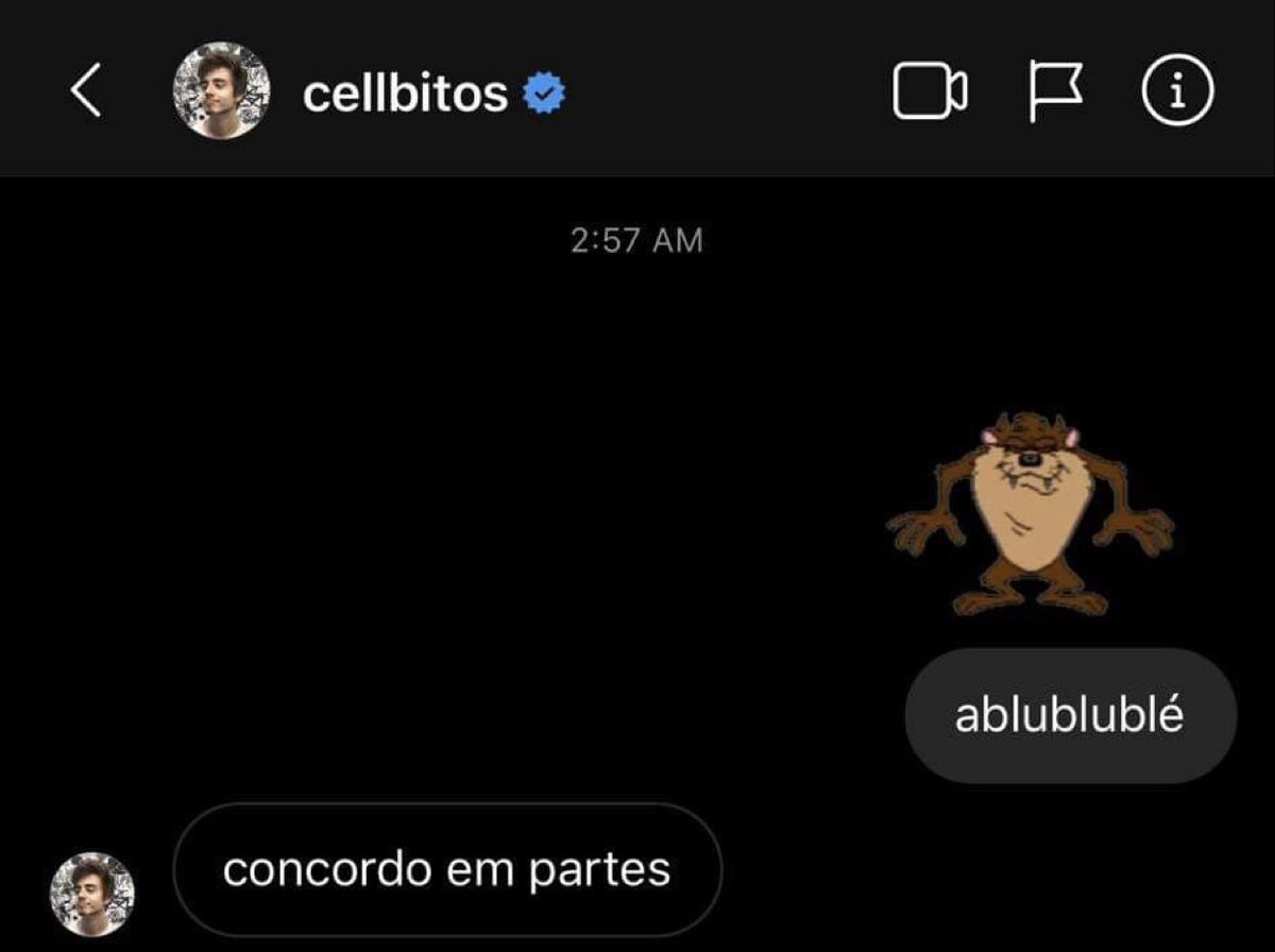 lorenaaorsi's tweet photo. um belo dia no começo da pandemia (1° mês de lockdown) eu tava morrendo de tédio na casa da minha vó de madrugada jogando minecraft, ate q passa uma foto de um youtuber q eu tinha crush em 2015 e q eu achei q tinha sumido da face da terra (eu não conhecia a twitch) aí eu só fui automaticamente e mandei uma dm SUPER nada a ver pra ele e voltei pro mine
tempo depois entro no insta d novo e ele tinha me respondido, 3 anos depois tamo aí morando junto com 2 cachorro e 1 gata