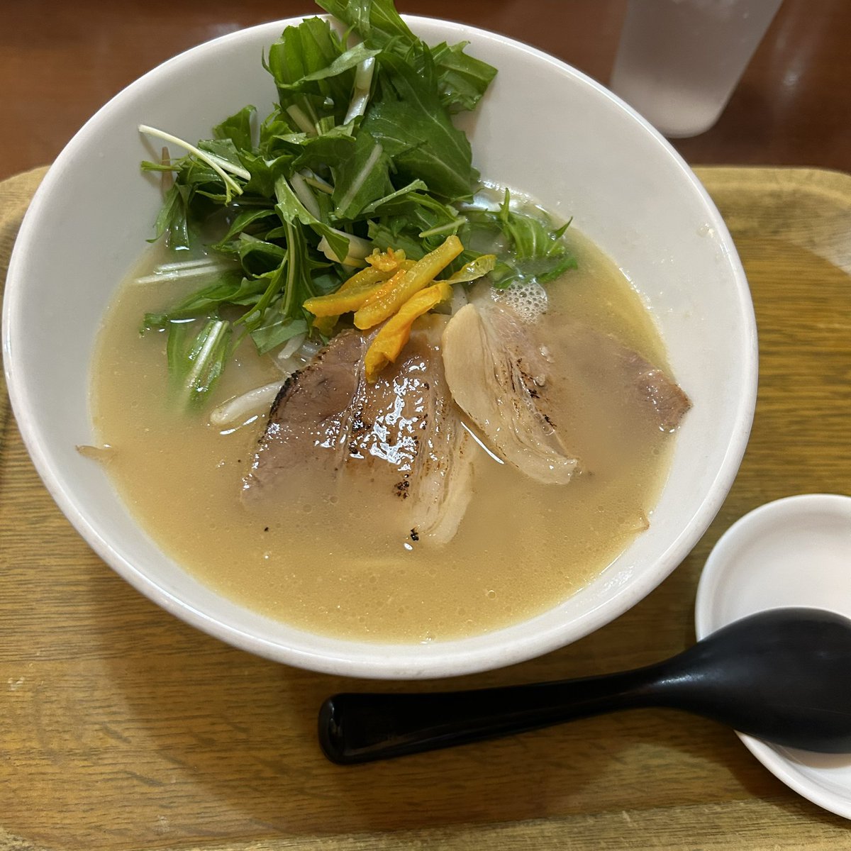 fuwami0's tweet photo. 麺屋 四季 吹田店
ゆずらーめんの看板がずっと気になってて先日やっといけました😊
店長さんも気さくだし、とっても良い感じ😊
個人的にはゆずラーメンがかなり美味しかった！
リピートありやなぁ。

#ゆずラーメン
#コーンポタージュラーメン
#ラーメン
#吹田 https://t.co/MJzJB8eU6R
