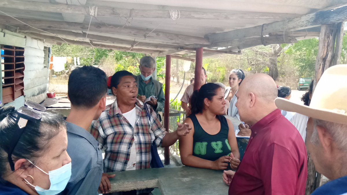DrRobertoMOjeda's tweet photo. Los candidatos a diputados por el municipio #Cienfuegos visitamos las comunidades de Guabairo, San Antón, Quesada y Punta Gorda, donde intercambiamos con la población, conocimos  insatisfacciones y constatamos las acciones que se realizan para darle respuesta. #MejorEsPosible https://t.co/7QuTIWCqPw