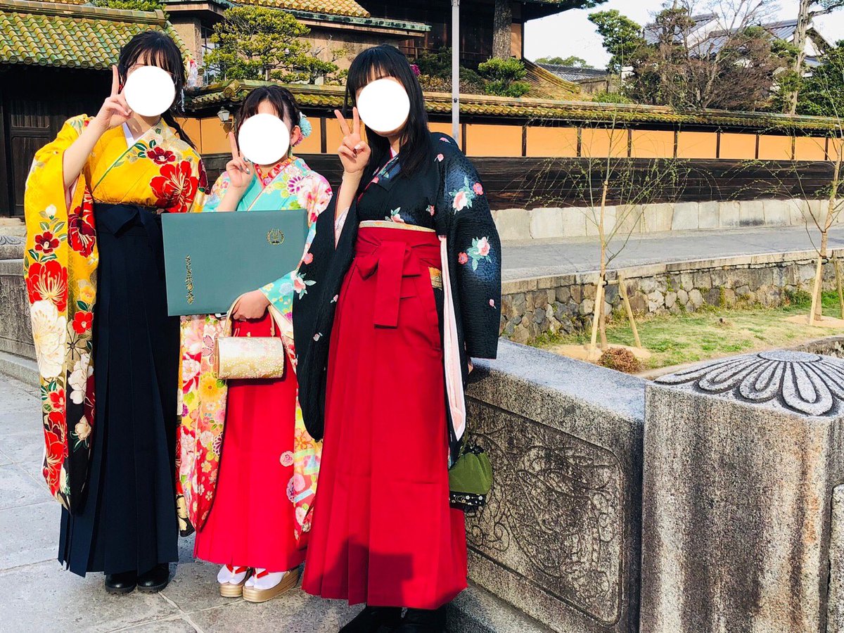 monene200071's tweet photo. 管理栄養士国家試験合格&amp;大学卒業（以下写真、袴でジョジョ（承太郎）立ち）したンゴフィーバータイム🌸

みんなたくさんの応援ありがとうございました！！！
学生生活の中で悩んだことたっくさんあったけど、みんなが励ましてくれたり応援してくれたからここまで来れました！！！ https://t.co/QMODLiSCrk