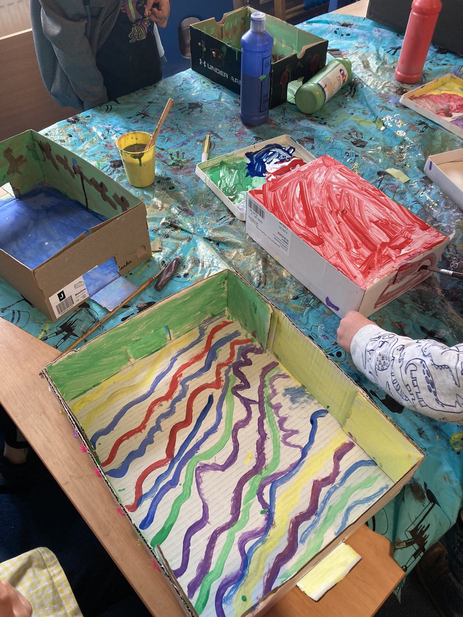 WlpsYear2's tweet photo. Shoebox foosball has kicked off! All boxes drying 🎨🖌️👩🏻🎨 ready for our tournament later ⚽️🏆#WheelersLanePri #visionday #foosball #mess https://t.co/nSAHDdq8Co
