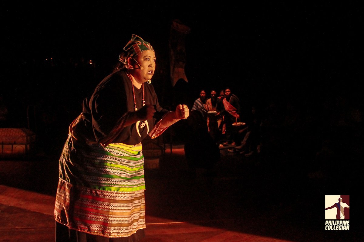 phkule's tweet photo. Opisyal nang binuksan ng Dulaang UP ang huling produksyon ng kanilang teatro para sa #DUP45 sa University Theater, kagabi.
Itinanghal kahapon ang “Kung Paano Nanalo sa Karera si Rosang Taba,” hango sa kwentong pambata ni Dean Francis Alfar.
Mga kuha ni Kathleen Isaac https://t.co/JC3JrS7qYC