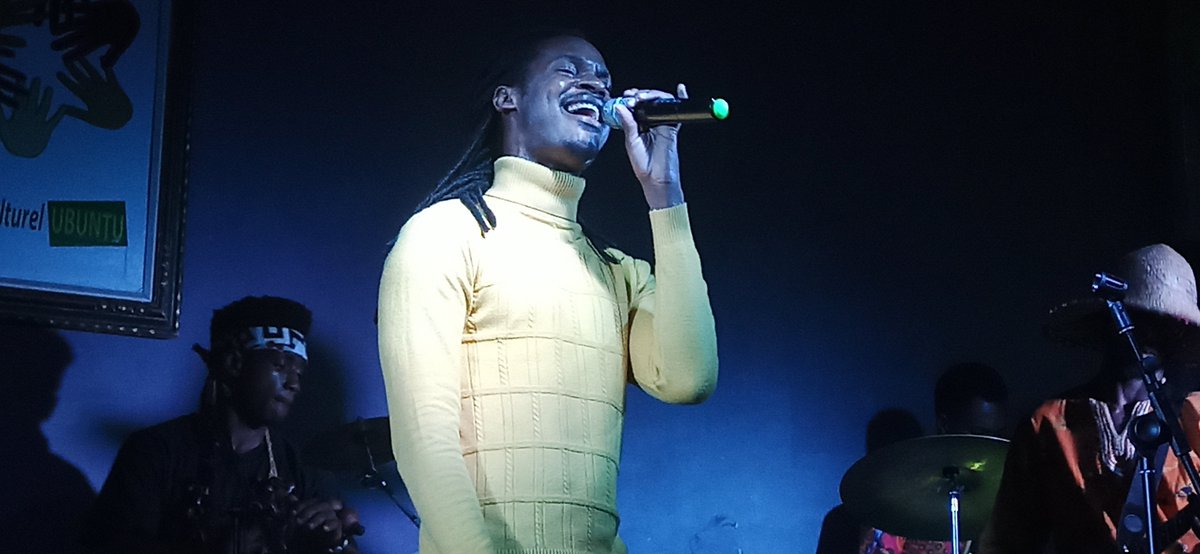 Reporter4Music's tweet photo. 🇨🇲 J'avais découvert la voix lors d'une séance d'écoute, jeudi j'ai vu un talent sur la scène additionnant chant & #danse: il se nomme #Cedric #Océan, DA de la compétition @MissCamerounOff depuis 2022. Du travail en perspective pour lui côté #Voix. #YAMEX @yaoundemusicexp https://t.co/4T1VhdDIkB