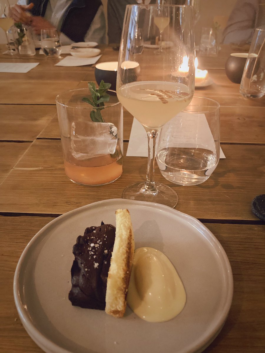 adevalcarcel's tweet photo. La cena de ayer en polea (murcia) con kombuchas brava se pasó por el forro a más del 1/3 de cenas maridaje que he ido en mi vida. Absolutamente descomunal. Si!! Kombuchas y kéfir de agua padreando https://t.co/3qU4hLuZoZ