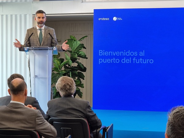 +INFO▶️@AndaluciaJunta @MedioAmbAND 🚢🌊

✅Se destina desde 2019 más de 118 millones a los #puertosandaluces ⚓💶 
✅@RamonFPM apuesta por una transición hacia los #puertosverdes en #Andalucía para combatir el #cambioclimático 🌍💚 

➡️cuadernoagrario.com/?p=45605 

📸@JuanMa_Moreno