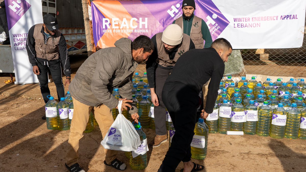 aleenaaax02's tweet photo. THE FIRST JUMMAH IN RAMADAN
We should not forget our brothers and sisters who do not know if their Iftar is guaranteed…
“…and they give food, out of their love for Him (Allah), to the needy, and the orphan, and the captive” (Surah Al Insan)

#reacheveryhuman #areachramadan https://t.co/f1GjZ9nW94