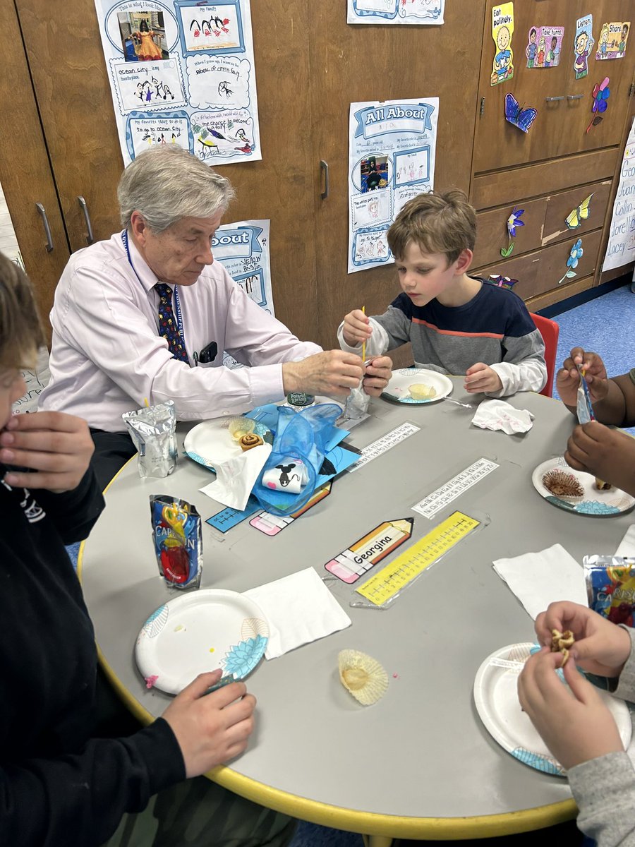 Scillieri_GW's tweet photo. @RichardRampolla thank you for always being yourself and allowing us to celebrate you while your final days @MahwahGW come to a close. #mahwahconnects #gwhappy #specialsnack https://t.co/jmvwWu4j2Z