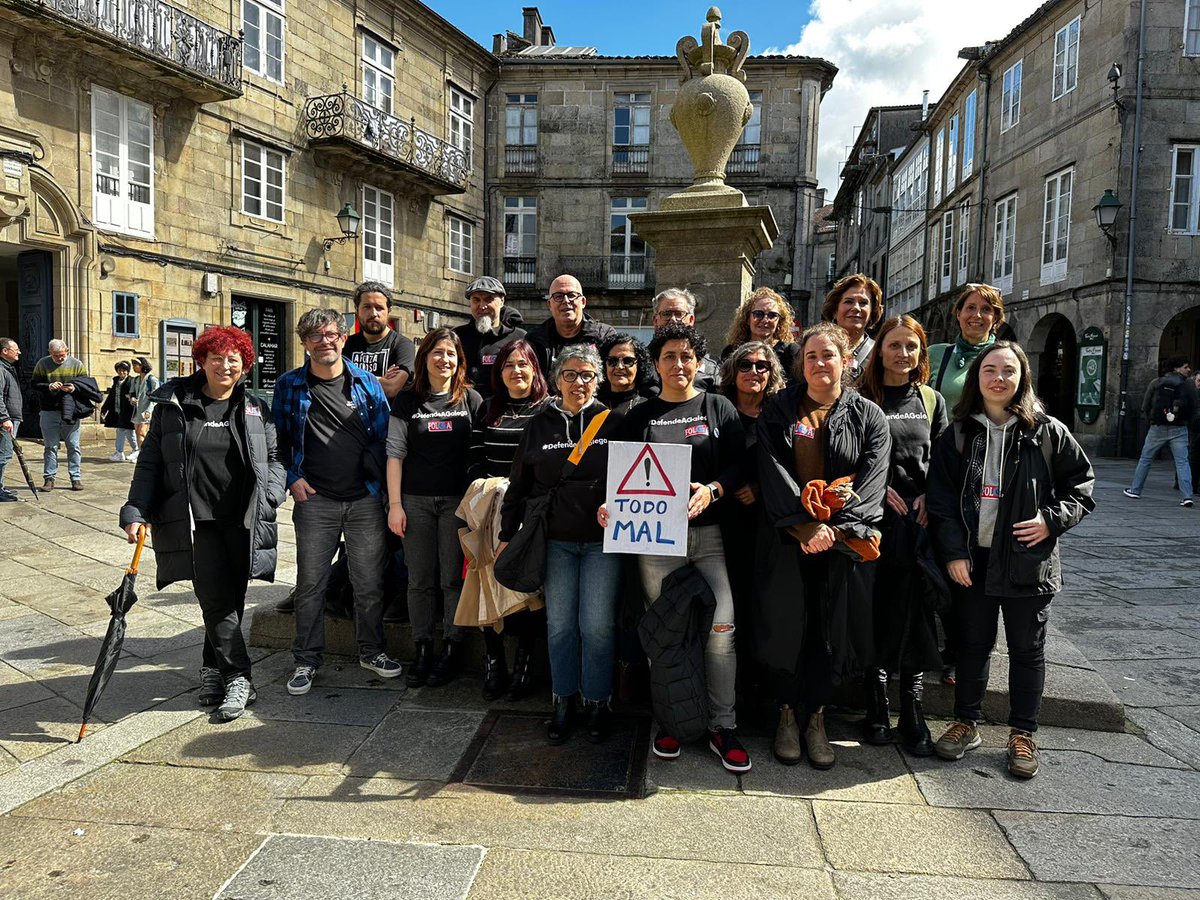 DefendeAGalega's tweet photo. 2️⃣5️⃣3️⃣ Venres Negros nos medios públicos galegos: contra a manipulación e a represión🤬🤬.
📣E este coincide cunha nova xornada de folga, que se repetirá mañá✊🏿✊🏿

#NonMáisAbusos #TodasAUnha
#DefendeAGalega
#VenresNegro253CRTVG https://t.co/0A9ZgOLhgF