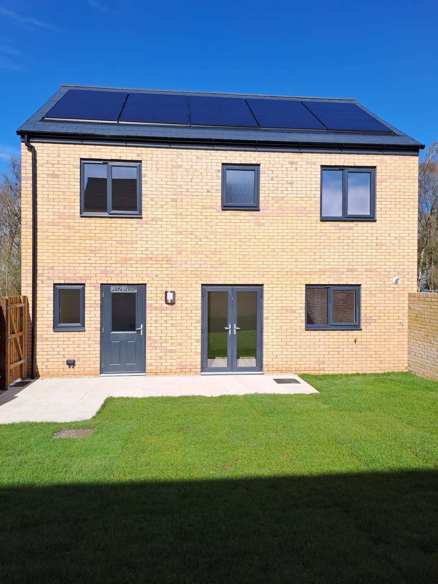 Caz_Curo's tweet photo. Our first Phase 4 Charlcombe completed today 🎉. What an absolute beauty of a house 😍🏠 #completionday #newhomesBath #MulberryPark @hannah_Curo @Curo_Sales https://t.co/psmMnJDbok