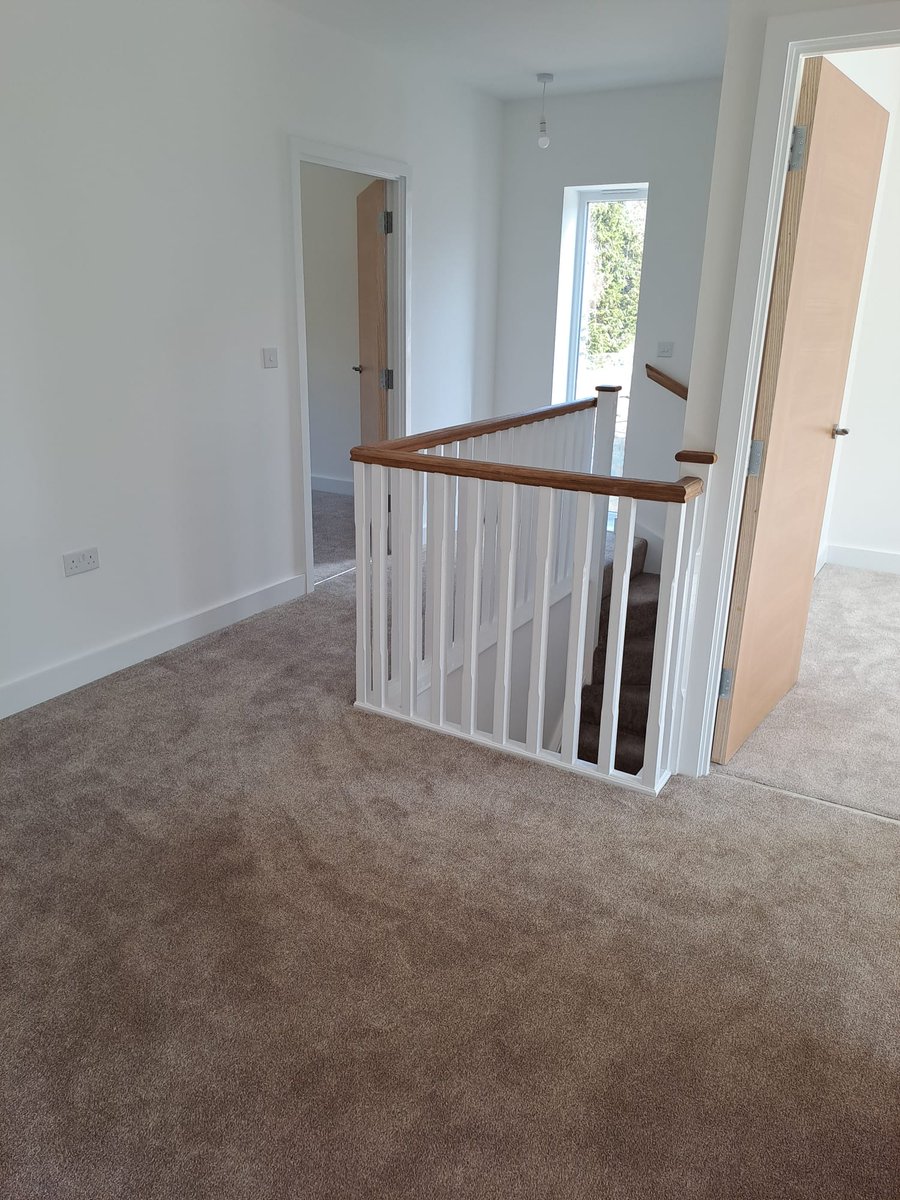 Caz_Curo's tweet photo. Our first Phase 4 Charlcombe completed today 🎉. What an absolute beauty of a house 😍🏠 #completionday #newhomesBath #MulberryPark @hannah_Curo @Curo_Sales https://t.co/psmMnJDbok
