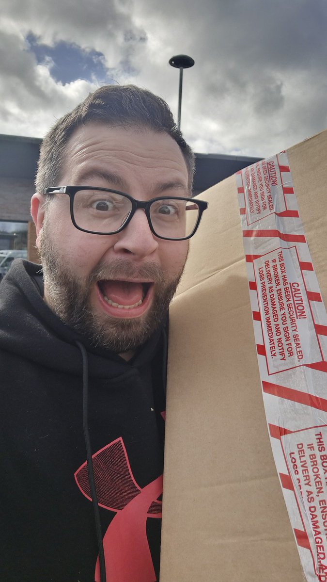 EGWrasslin's tweet photo. After a slight scanning issue at my local @GAMEdigital store, I've finally picked up my Resident Evil 4 collectors edition. Thank you for all your hard work, Rochdale store. https://t.co/rjqJsfsKzZ