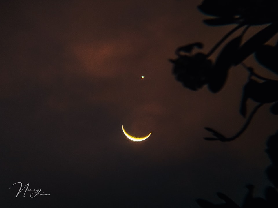 BeAnINQUIRER's tweet photo. 'WHEN LUNA MEETS VENUS' 🌙✨

LOOK: Stargazers and photographers witnessed a rare cosmic event with the spectacular conjunction of a waxing crescent moon and Venus on Friday, March 24.

📸: Nomercy Visuals | @vesgarcia_ #BeAnINQUIRER https://t.co/Q8uBmylce1