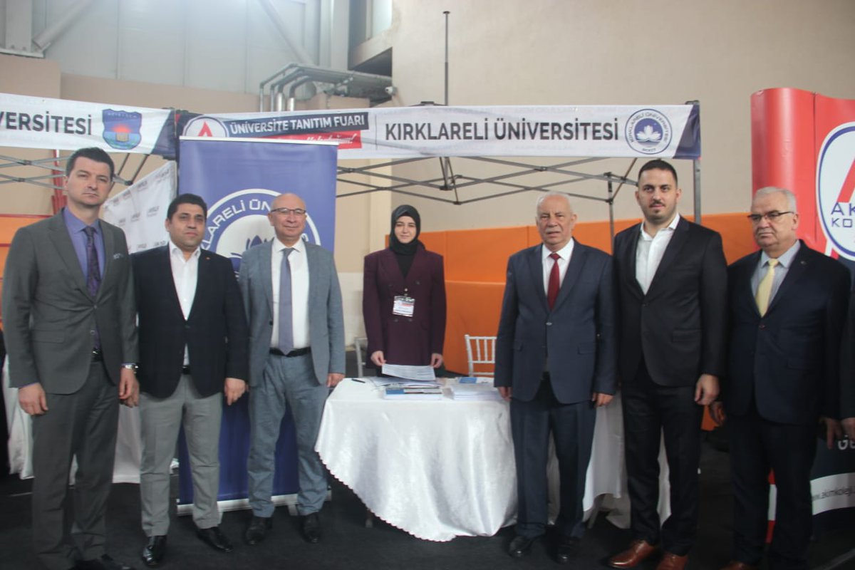 İl Milli Eğitim Müdürümüz Hüseyin KALKAN, Lüleburgaz İlçemizde faaliyet gösteren Özel Akım Koleji tarafından bu yıl ilki düzenlenen "Üniversite Tanıtım Fuarı" na katılarak üniversitelerin stantlarını ve çalışmalarını inceledi.
<a href="/tcmeb/">Millî Eğitim Bakanlığı</a> <a href="/prof_mahmutozer/">Mahmut Özer</a> @BirolEkici_39 <a href="/Huseyn_Kalkan/">Hüseyin Kalkan</a>