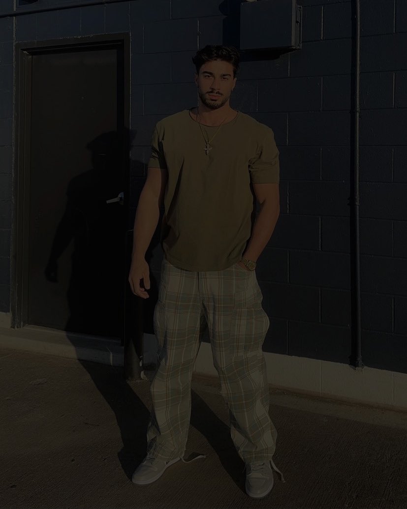 ⠀

𝖮𝗇 𝗇𝖾 𝗉𝗈𝗌𝗌𝖾̀𝖽𝖾 𝗊𝗎𝖾 𝖼𝖾 𝖺̀ 𝗊𝗎𝗈𝗂 𝗈𝗇 𝗋𝖾𝗇𝗈𝗇𝖼𝖾. 
𝖢𝖾 𝖺̀ 𝗊𝗎𝗈𝗂 𝗈𝗇 𝗇𝖾 𝗋𝖾𝗇𝗈𝗇𝖼𝖾 𝗉𝖺𝗌 𝗇𝗈𝗎𝗌 𝖾́𝖼𝗁𝖺𝗉𝗉𝖾. 

⠀