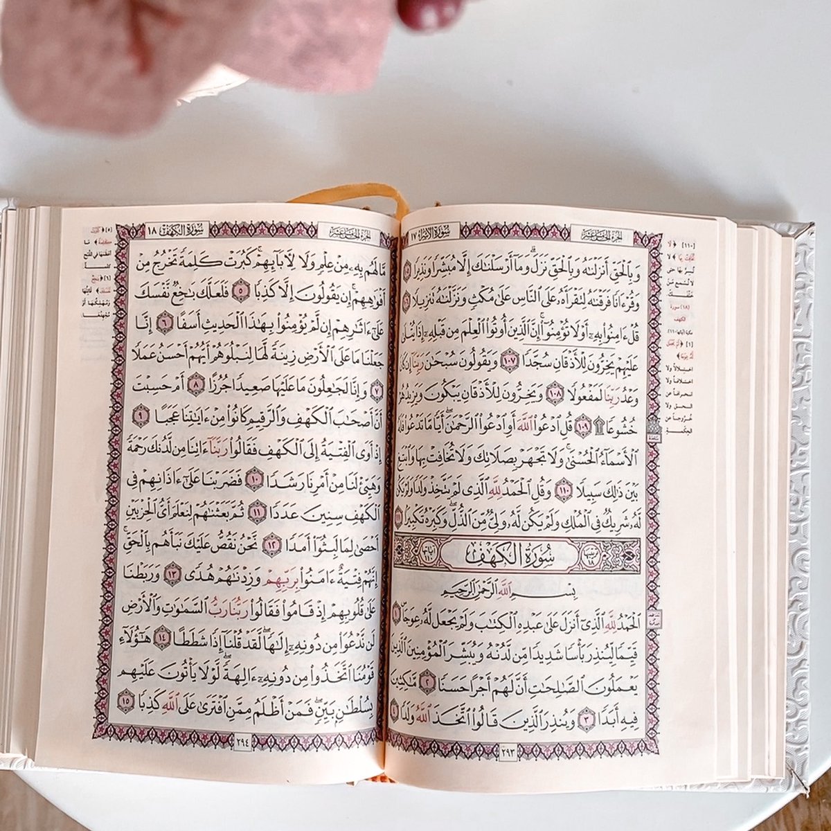 HYON_89's tweet photo. تأتي سورة الكهف كلّ أسبوعٍ لنأخذ منها أجُورًا زائدةً، وتُودعُ فينا من جميلِ القِصَصِ مَا تُنير درُوبَنَا
مَن قَرَأَ سورةَ الكَهفِ يومَ الجُمُعةِ أضاءَ له من النورِ ما بَينَ الجُمُعتينِ🌿 https://t.co/N5woZ7gsoI