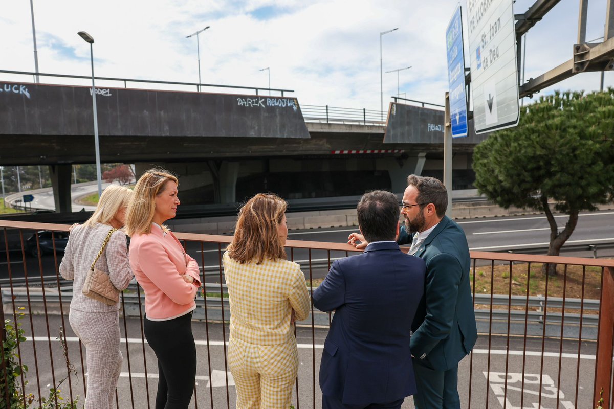 territoricat's tweet photo. 👍 Comencem les obres d'un nou carril bus a la B-23 d'entrada a Barcelona

🚍 L’objectiu del nou carril, de 7 km, és reduir en fins a 15 minuts el temps de recorregut dels busos interurbans amb origen Baix Llobregat, Bages, Vallès i Anoia.

https://t.co/vW1k4Mt3co https://t.co/qTGyg4nFvH
