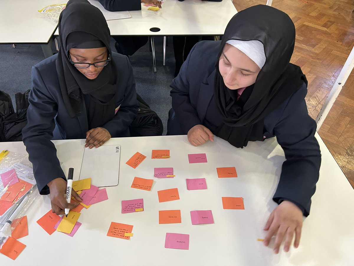 HABermondsey's tweet photo. Our Reader Leader programme helps to ensure that our literacy levels improve continuously and empowers our students! #ProudToBeHAB https://t.co/4K6uaeis6N