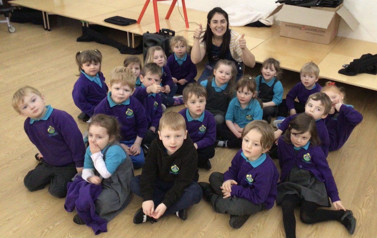 CarregHirfaen's tweet photo. Diolch Siani Sionc am ddod i’n gweld ni! #SawelCH #CrwysCH #HathrenCH #SianiSionc #LlesCh #ymaacacwCH https://t.co/r9vRezAKVs